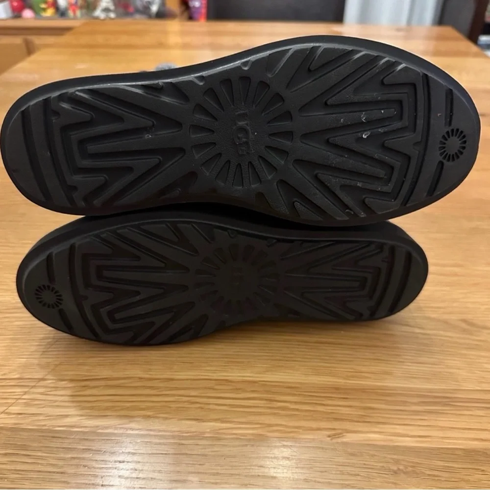 UGG Berge Mini Boots - Black, Size 7